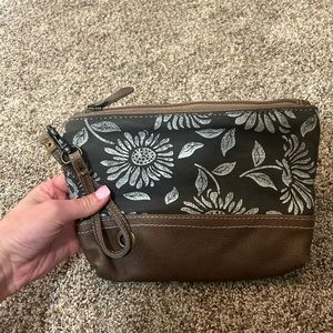 Myra wristlet
